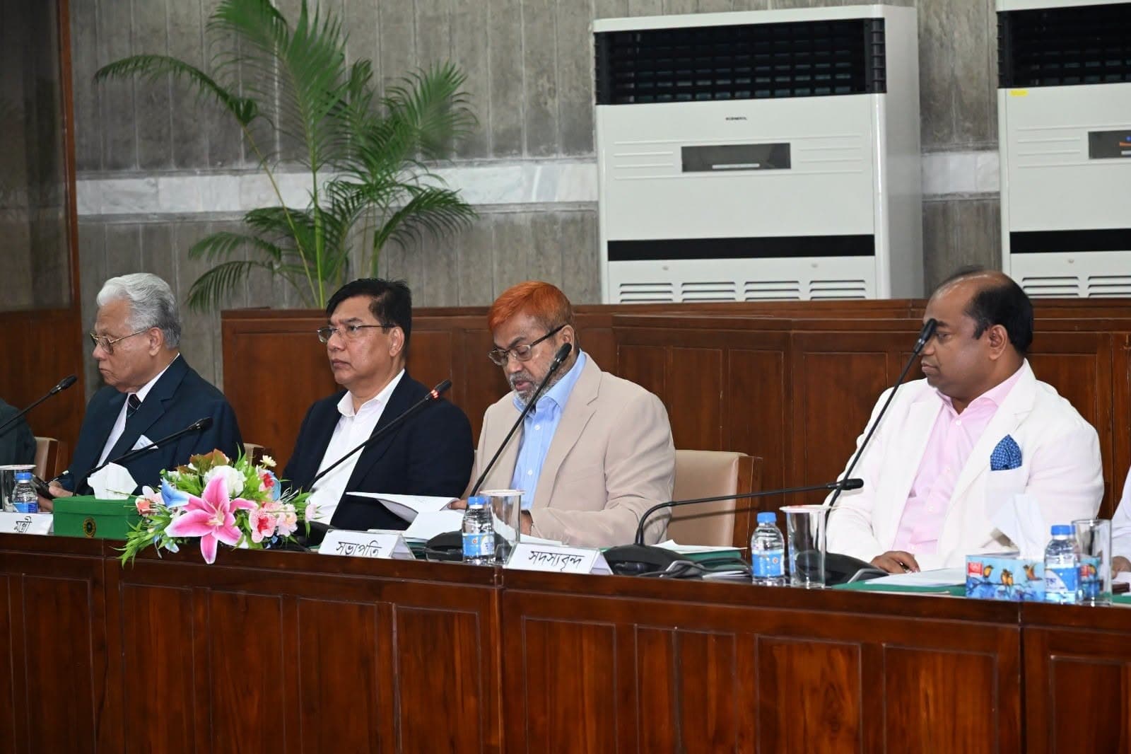 The first meeting of the Parliamentary Standing Committee on the Ministry of Civil Aviation and Tourism of the 13th National Parliament has been held.